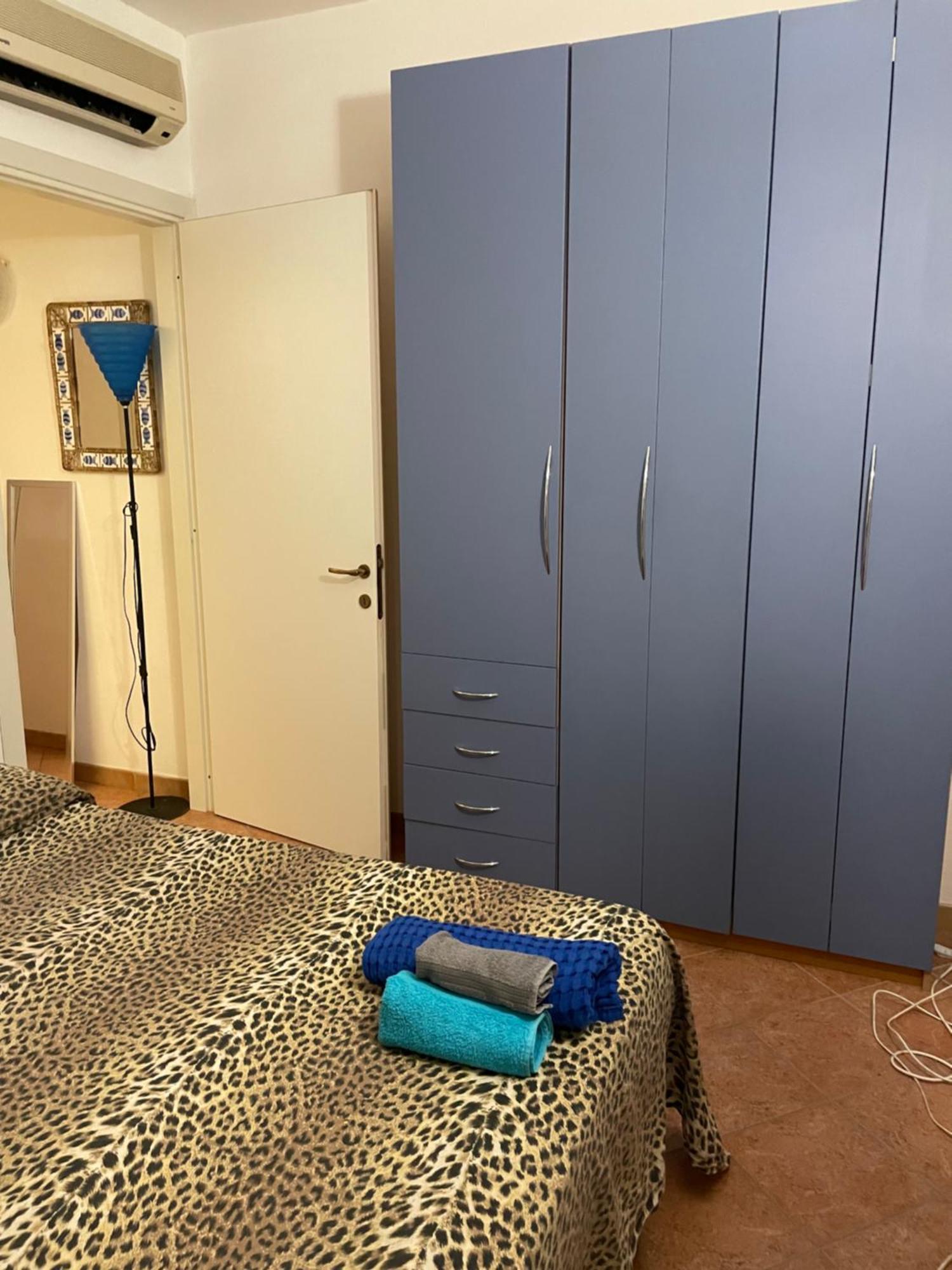 Airport by feet vicino a piedi-Port-Commercial Center-50mq-Balcony sea view-per metà rimborsabile&possibile upgrade gratis Olbia Esterno foto